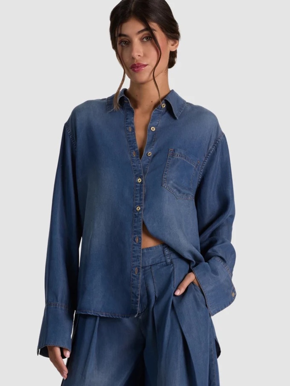 Alice + Olivia FINELY OVERSIZED DENIM BUTTON DOWN